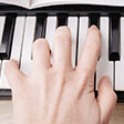 薬指だけ動かないとピアノは弾けないの？